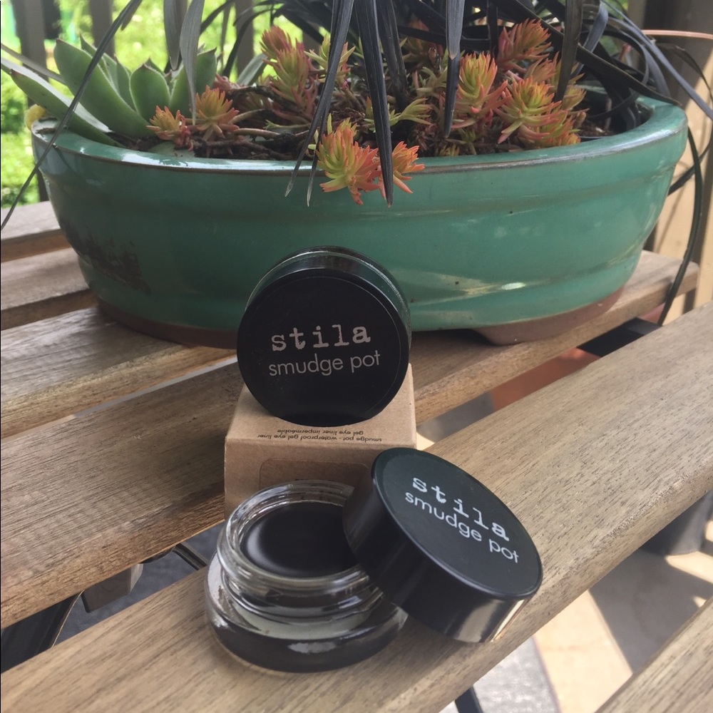 Stila Smudge Pot In Black